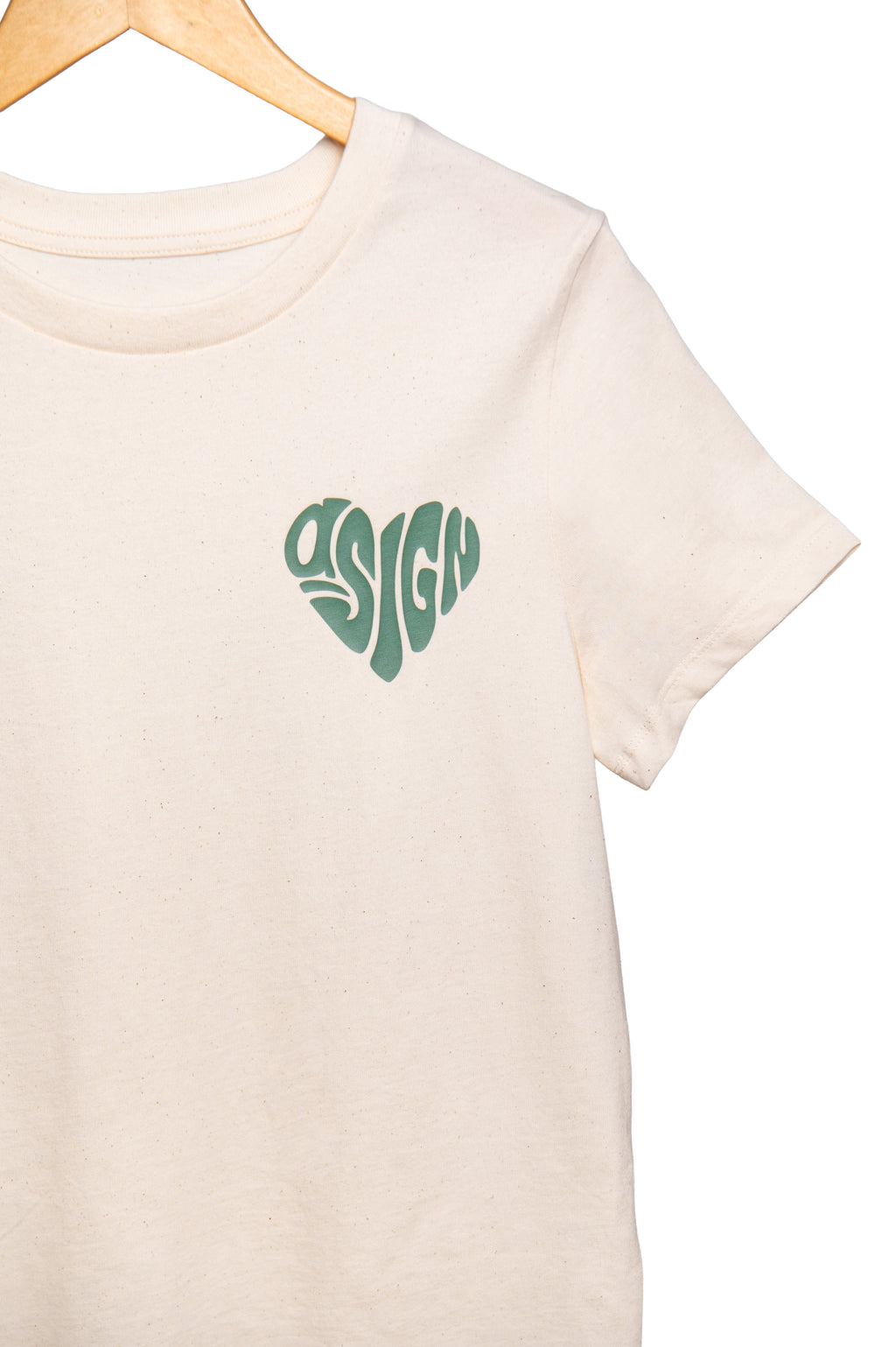Grünes Authenticity T-Shirt von ASIGN. Nachhaltige Mode für selbstbewusste Frauen.